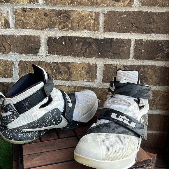 Nike Lebron Soldier Sneakers - Picture 12 of 14